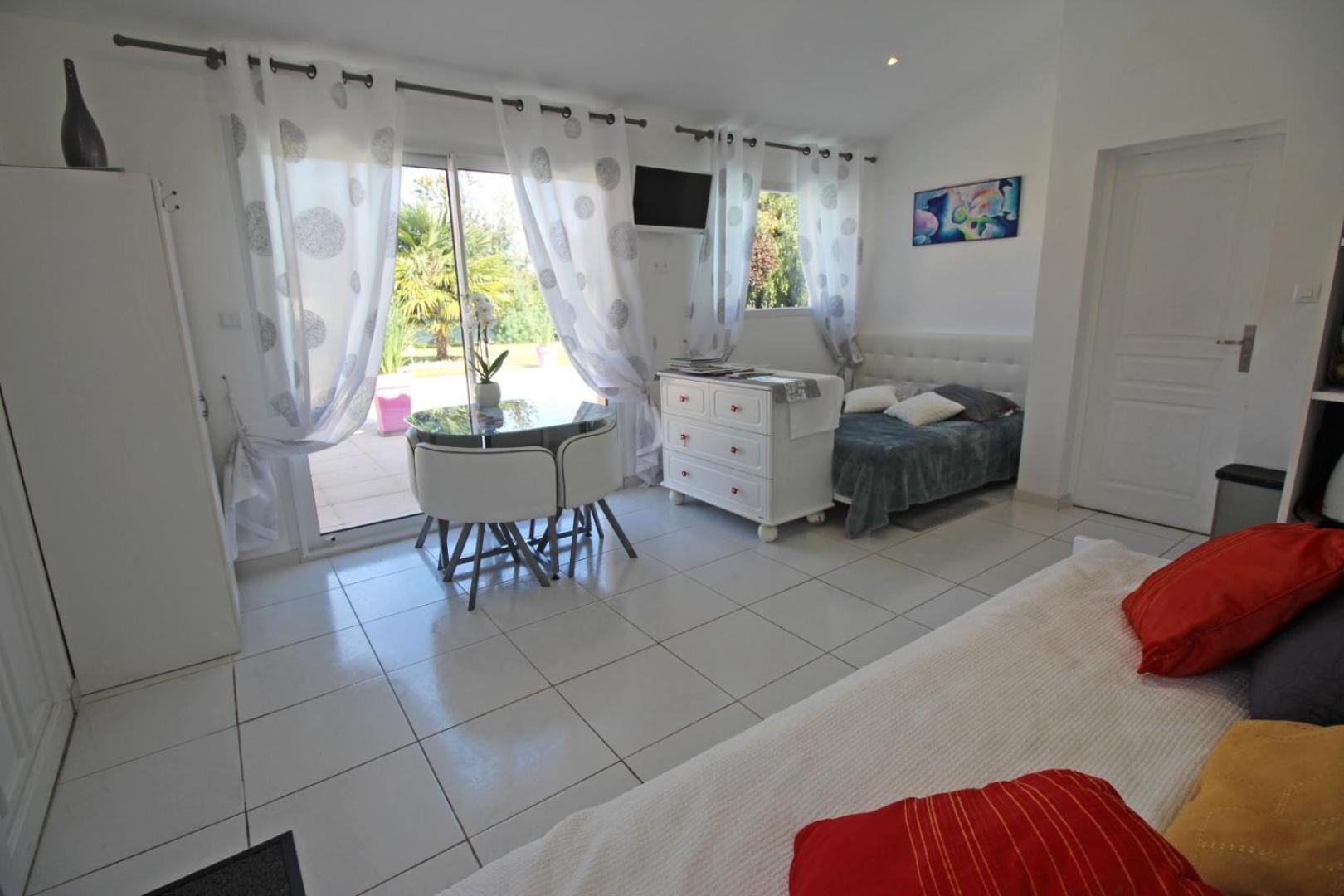 Les Carpes A Limoges Bed and Breakfast Εξωτερικό φωτογραφία